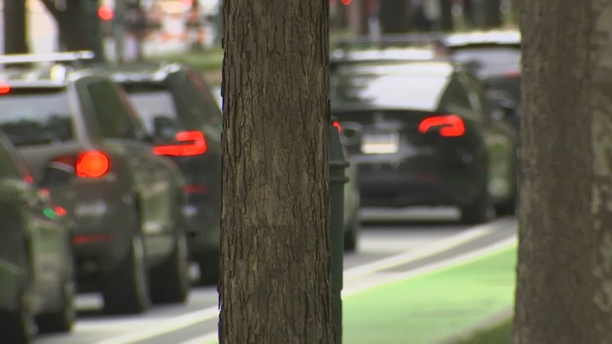 Pa. Gov. Josh Shapiro signs bill banning distracted driving – NBC10 ...