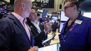 Traders work on the floor at the New York Stock Exchange (NYSE) in New York City, U.S., June 14, 2024.  REUTERS/Brendan McDermid