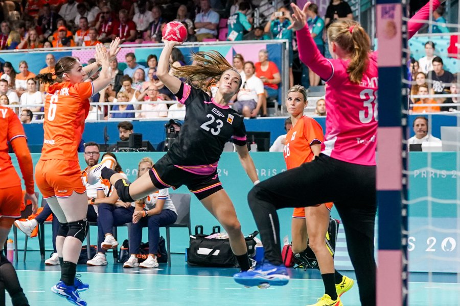 Paula Arcos of Spain throws the ball at the goal