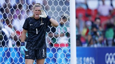 HIGHLIGHT:Alyssa Naeher helps Team USA reclaim soccer gold with shutout