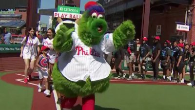 Phillies host Philadelphia students for back to school celebration