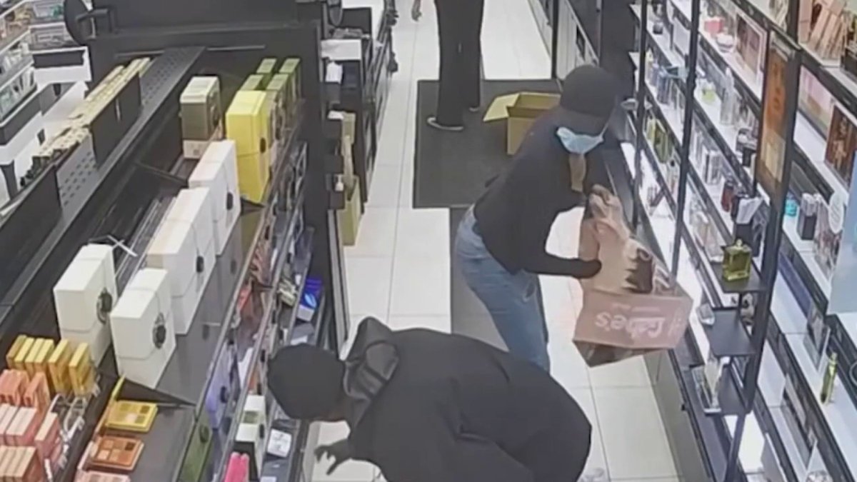 Brazen thieves caught on camera ransacking Sephora store in Chester ...