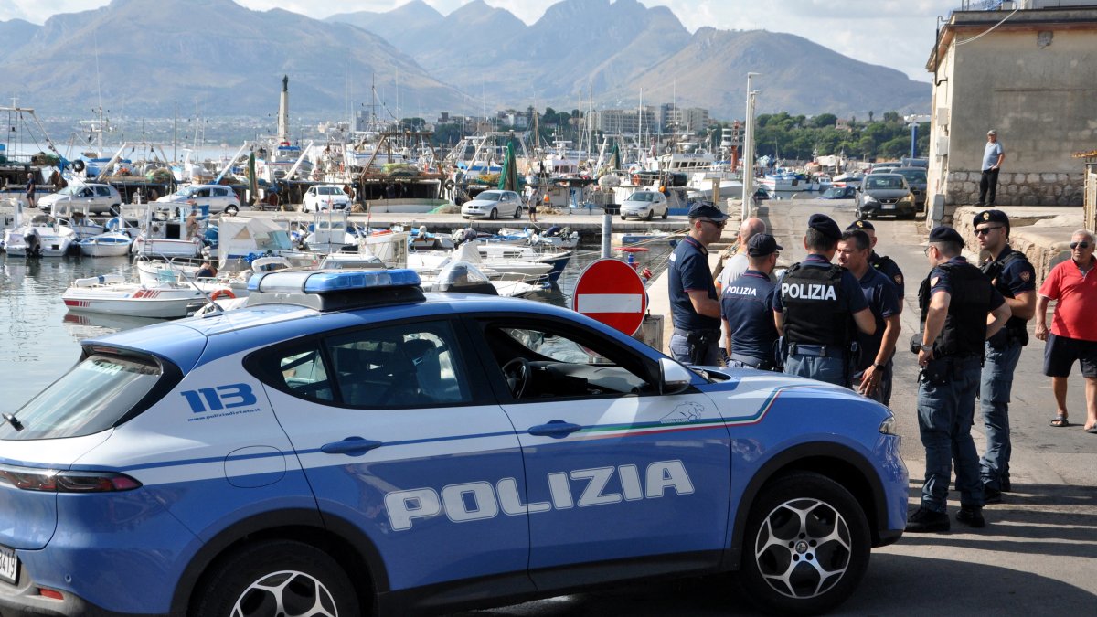 6 missing, 1 dead after luxury superyacht sinks off Italian coast