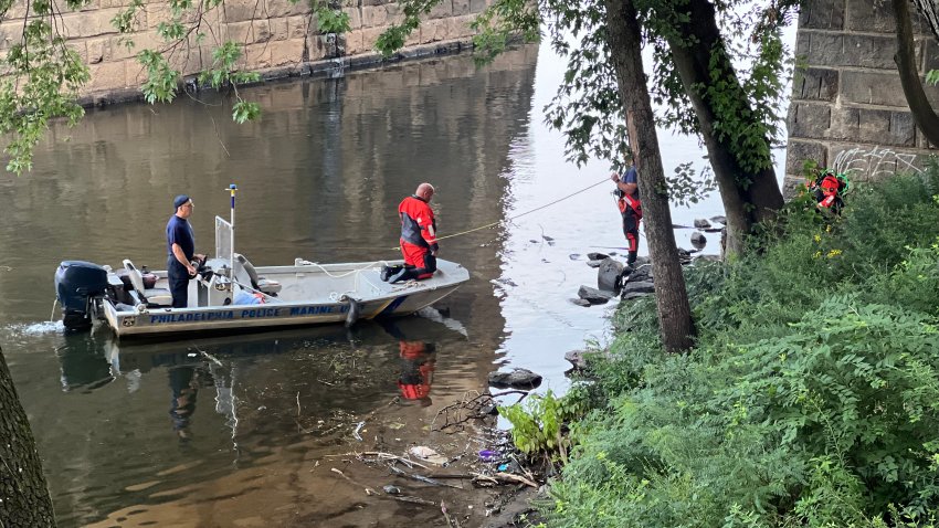 Crews on boat on Schuylkill River