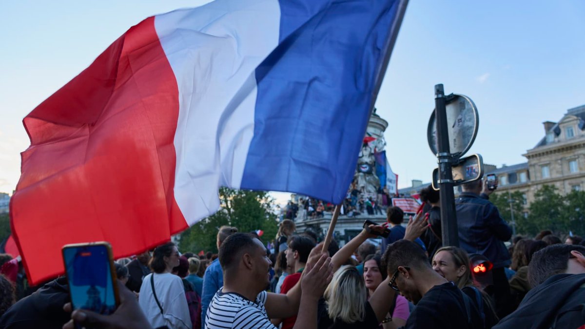European markets close higher as investors brace for French no-confidence vote