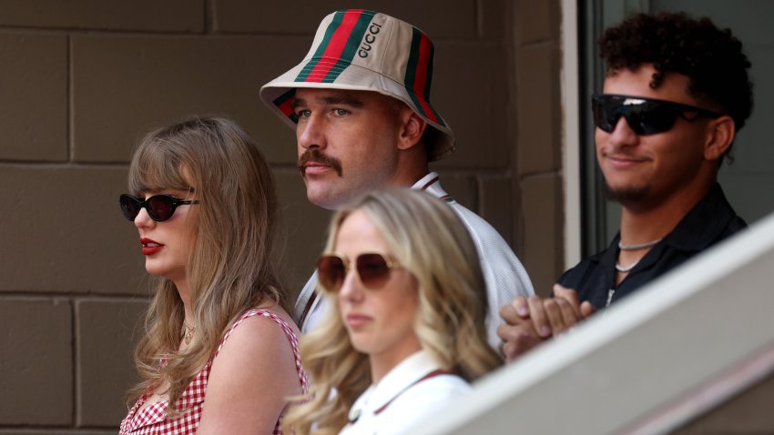 Singer-songwriter Taylor Swift, Travis Kelce and Patrick Mahomes of the Kansas City Chiefs and Brittany Mahomes attend the Men's Singles Final match