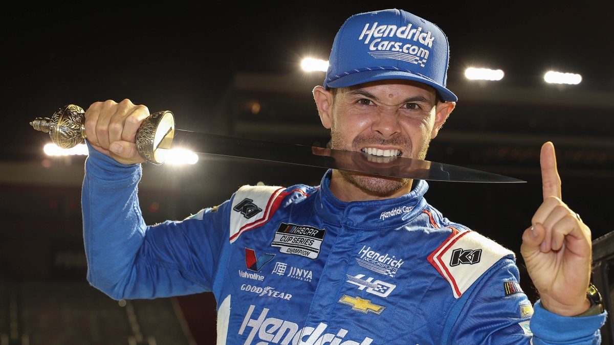 Kyle Larson wins Bristol with dominant run as 4 drivers eliminated from playoffs