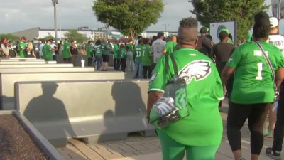 Massive crowds of Eagles fans descend upon on the Linc to watch the game