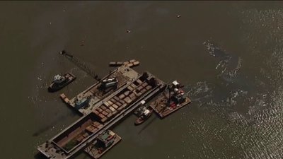 Fuel spill closes Christina River in Wilmington, Delaware