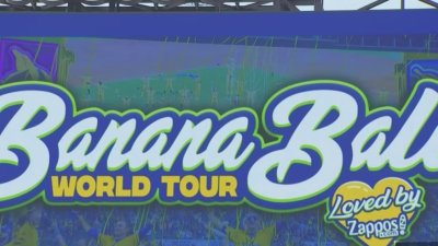 Savannah Bananas take over Citizens Bank Park