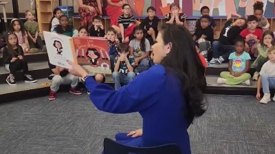 Camden County law enforcement read to NJ school kids for Hispanic Heritage Month