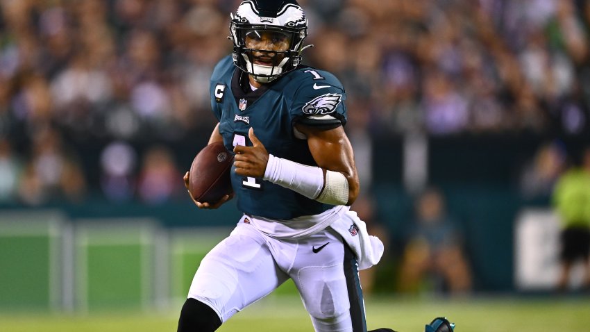 PHILADELPHIA, PA – SEPTEMBER 19: Philadelphia Eagles Quarterback Jalen Hurts (1) carries the ball for a touchdown in the second quarter during the game between the Minnesota Vikings and Philadelphia Eagles on September 19, 2022 at Lincoln Financial Field in Philadelphia, PA. (Photo by Kyle Ross/Icon Sportswire via Getty Images)