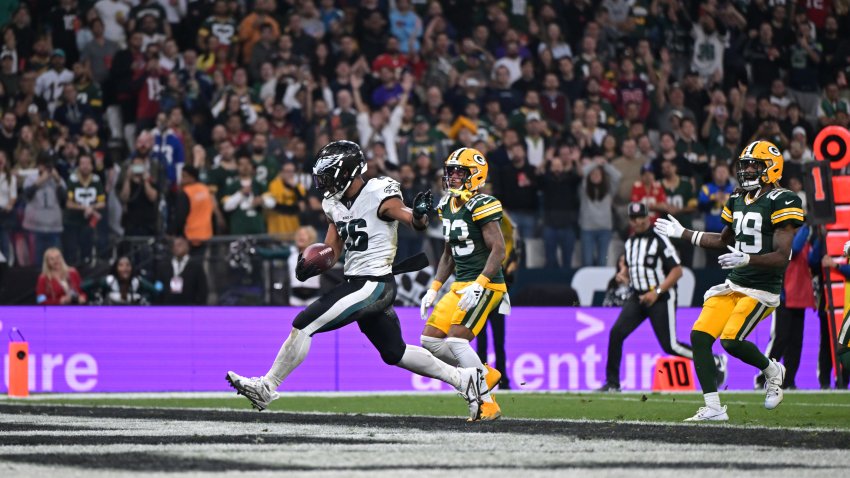 SAO PAULO, BRAZIL – SEPTEMBER 06: Saquon Barkley #26 of the Philadelphia Eagles scores a touchdown during the second quarter against the Green Bay Packers at Arena Corinthians on September 06, 2024 in Sao Paulo, Brazil. (Photo by Pedro Vilela/Getty Images)