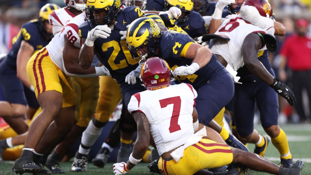 No. 11 USC Trojans fall to No. 18 Michigan 2724 in first Big 10