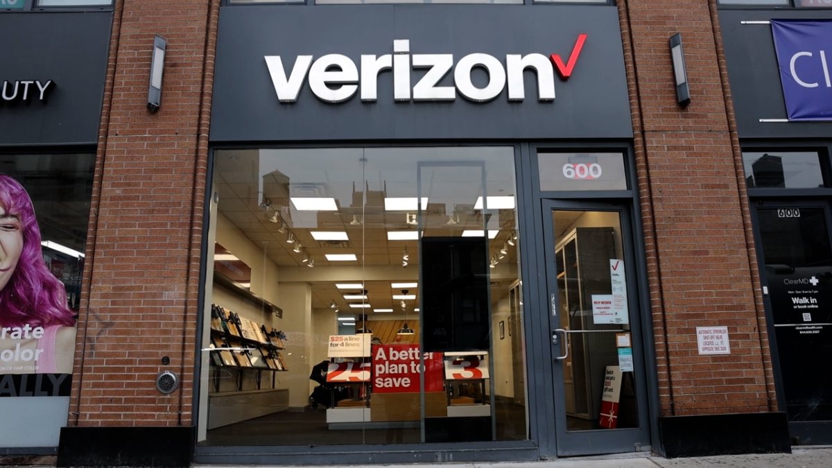 Verizon users report cell service outages in several US cities NBC10