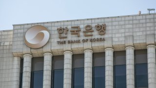 Signage for Bank of Korea is displayed atop the central bank’s headquarters building in Seoul, South Korea, on Thursday, Aug. 16, 2018. South Korea’s central bank hiked interest rates for a second consecutive meeting on Thursday to wrestle consumer inflation down from 13-year highs, and further raised its projections for prices to rise to their highest since 2008.