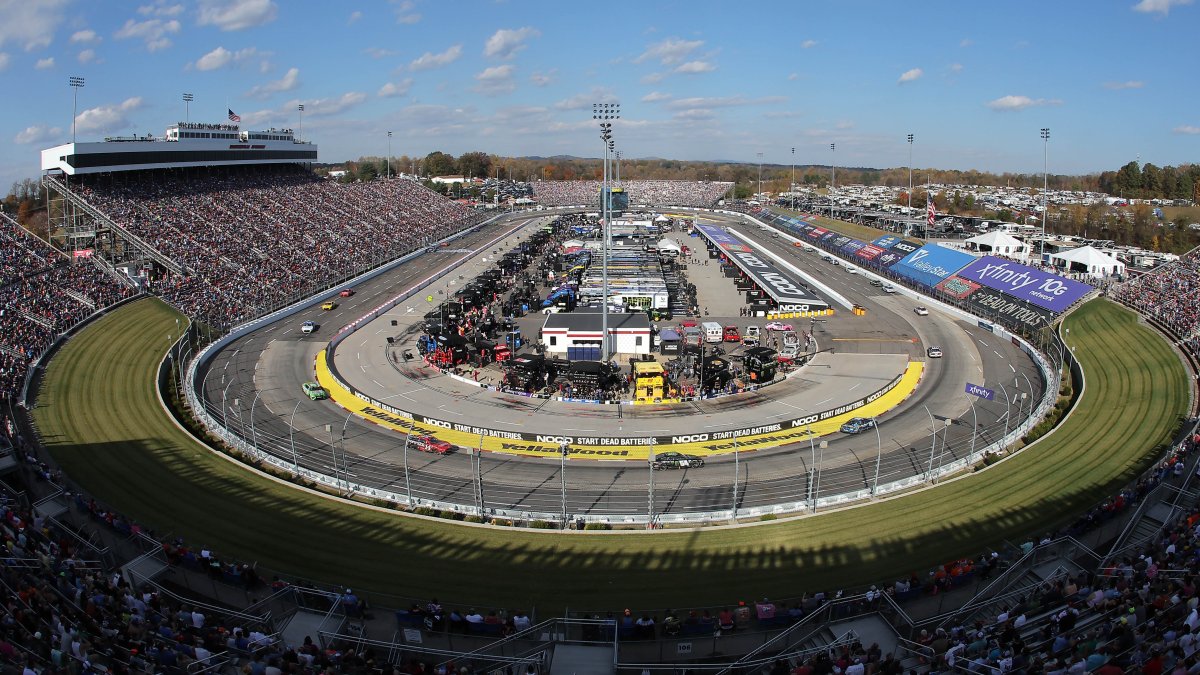 NASCAR at Martinsville Schedule, TV info, picks for Xfinity 500