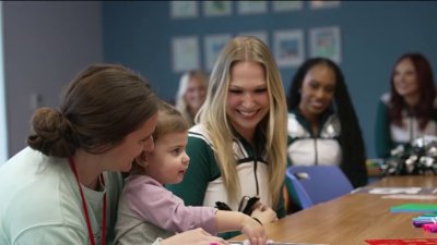 Eagles cheerleaders to wear children's art