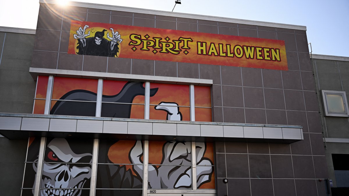 ‘Spirit Halloween’ stores to stick around for Christmas NBC10