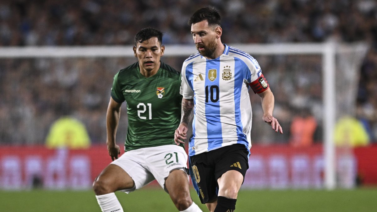 Lionel Messi scores hat-trick, assists two in Argentina's 6-0 rout vs.  Bolivia