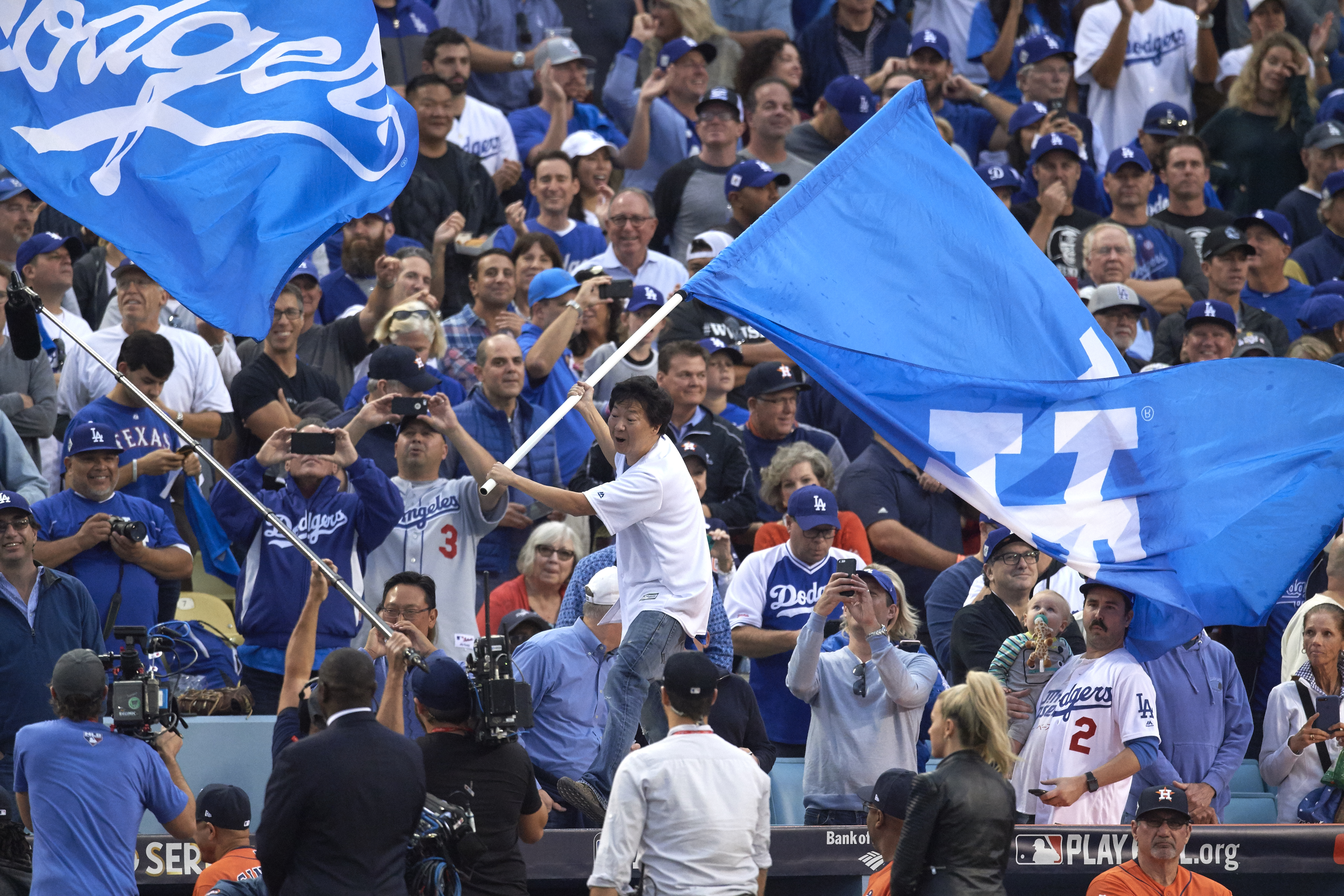 Baseball: World Series: Actor, comedian and Los Angeles Dodgers fan Ken Jeong waving flag on top of dugout before game vs Houston Astros at Dodger Stadium. Game 7. 
Los Angeles, CA 11/1/2017
CREDIT: John W. McDonough (Photo by John W. McDonough /Sports Illustrated via Getty Images)
(Set Number: X161490 TK7 )