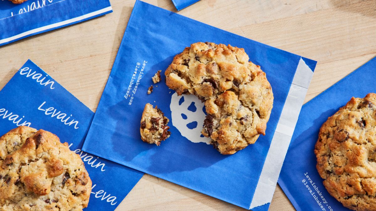 Levain Bakery opens its doors in Rittenhouse Square NBC10 Philadelphia