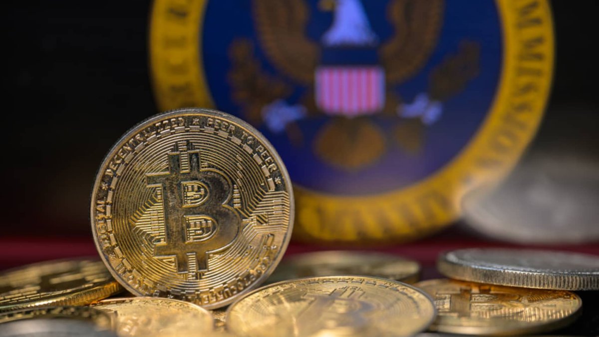 Bitcoin ETF options begin trading, ushering in a new way for investors to  hedge their bitcoin exposure – NBC10 Philadelphia