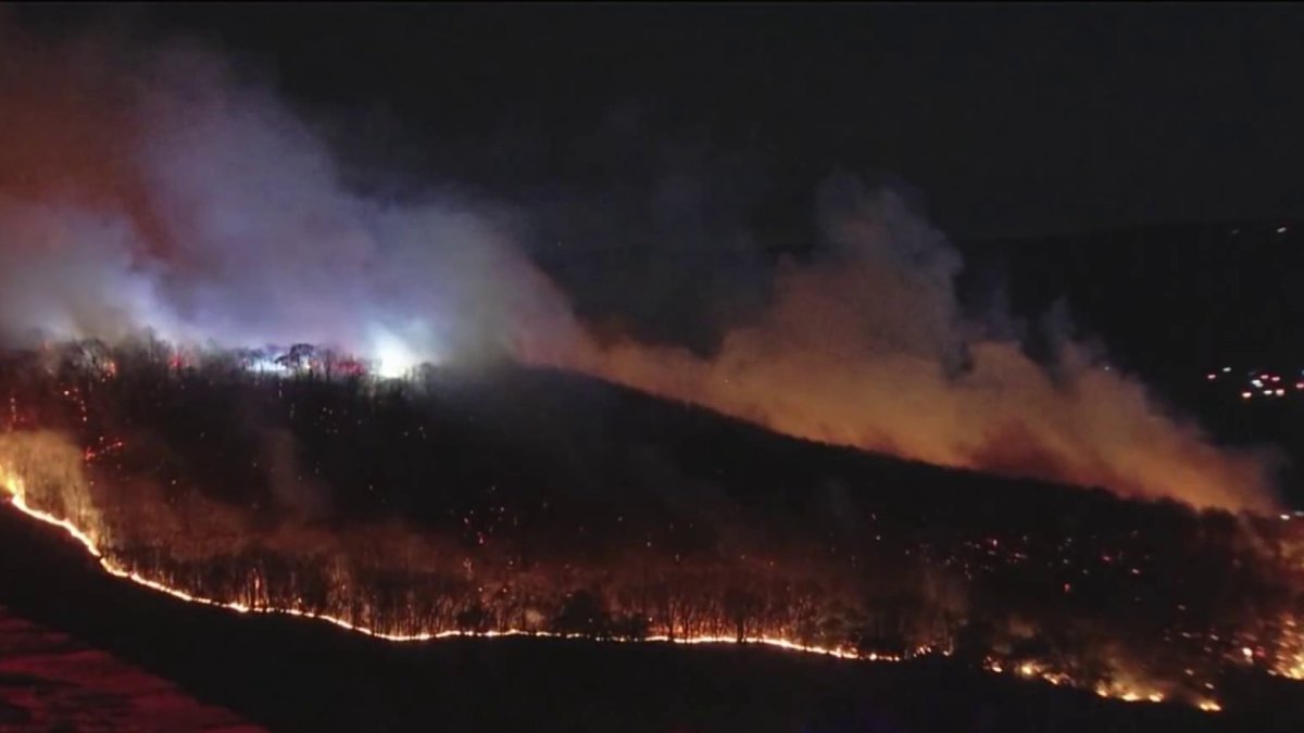 Brush fire burning through mountain in Berks County, Pennsylvania ...