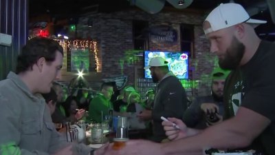 Lane Johnson, Eagles teammates serve as guest bartenders for Travis Manion Foundation fundraiser