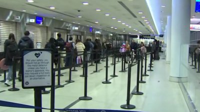 ‘Smooth so far': Thanksgiving holiday travel rush is on at Philadelphia airport