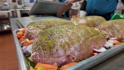 Inmates learn how to cook Thanksgiving dinner at Delaware correctional center