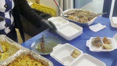 Thanksgiving dinners served to neighbors in Philadelphia