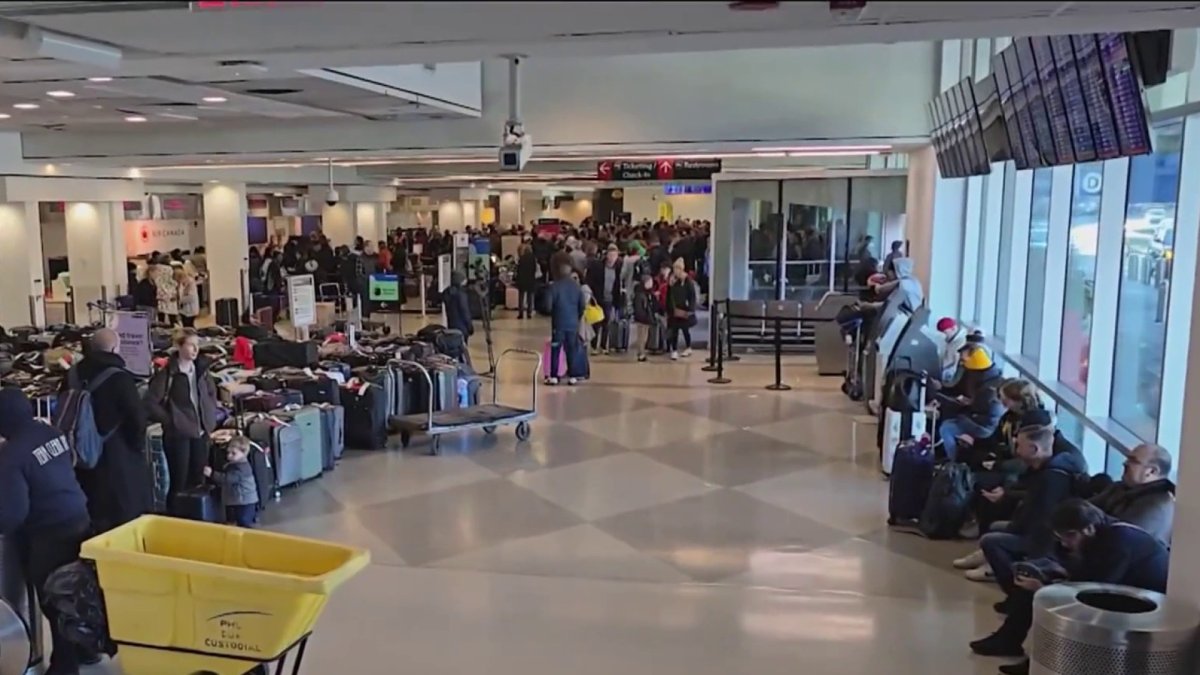 Power restored at PHL after outage impacts post-Thanksgiving travelers
