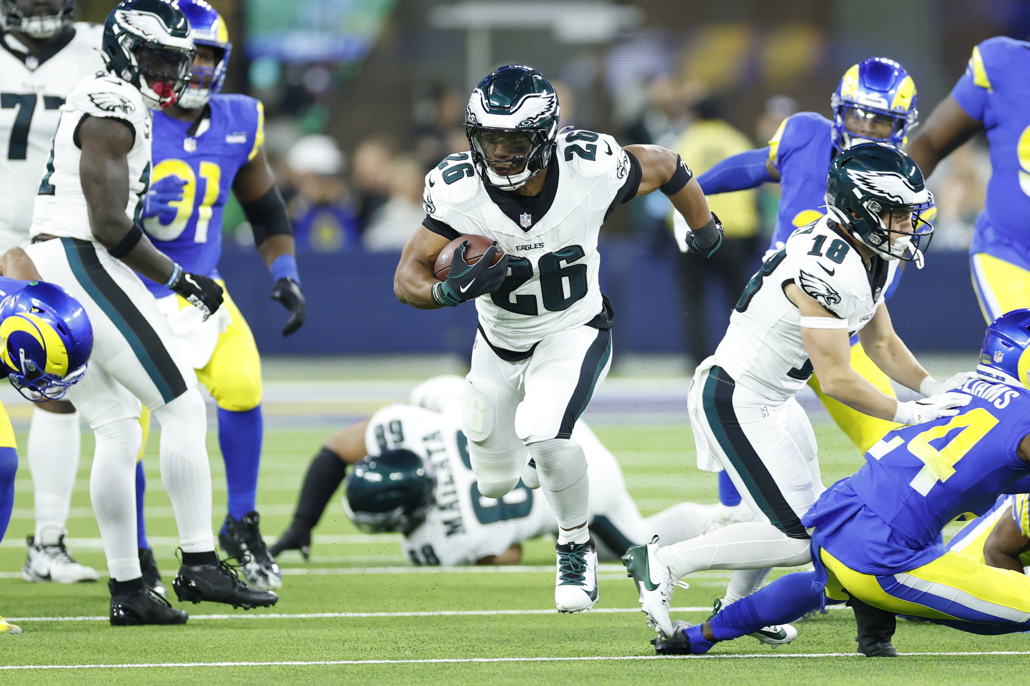 Live updates: Barkley rips off 70-yard TD to open up 2nd half of Eagles-Rams