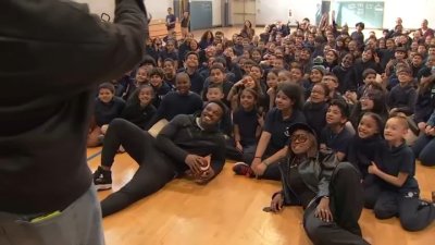 Eagles linebacker Nakobe Dean teaches health and good hygiene to kids at a Philly school