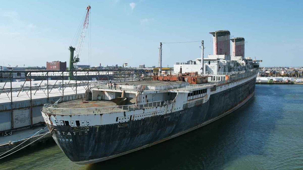 SS United States Departure Delayed by Weather