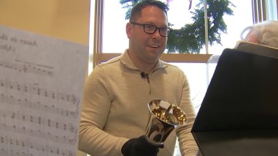 Matt Tries That by joining experienced Christmas carolers