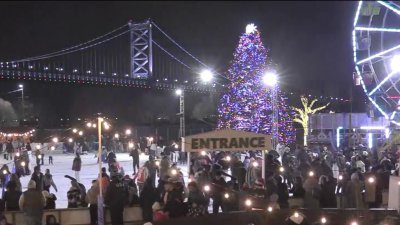 Folks spend chilly Christmas on the ice at Independence Blue Cross RiverRink's Winterfest