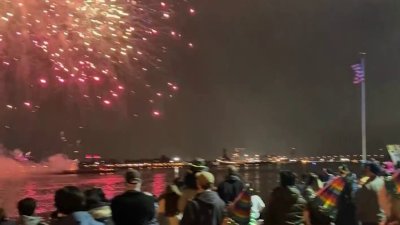 Ring in 2025 with fireworks on the Delaware River