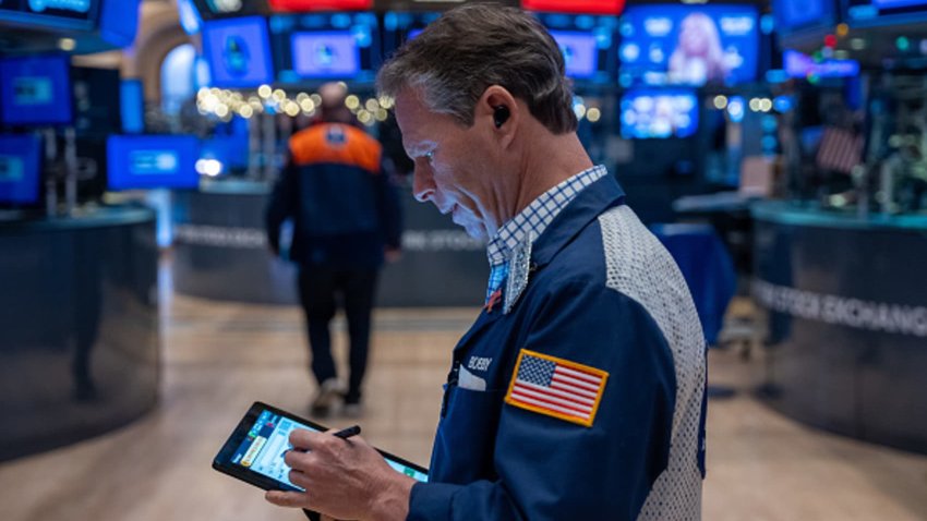 Traders work on the floor of the New York Stock Exchange on the last day of trading for the year on Dec. 31, 2024 in New York City. 