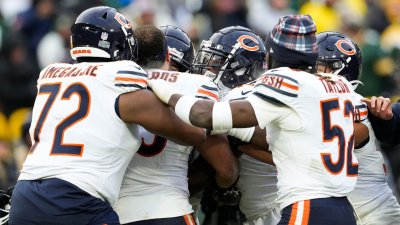 Chicago Bears snap 10-game losing streak, decade-old Lambeau losing streak