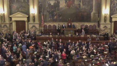 Newly elected Pa. lawmakers sworn in as new legislative session begins in Harrisburg