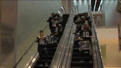 Eagles rallies at the CTC, Independence Blue Cross RiverRink ahead of the playoffs