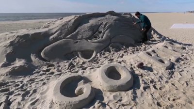 Jersey Shore sand sculptor shows support for the Eagles