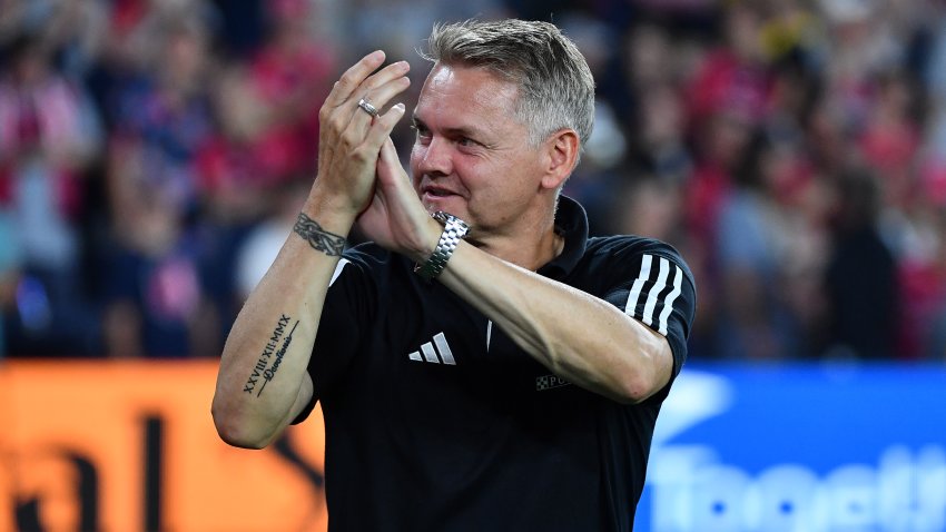 ST. LOUIS, MO – JULY 15: Bradley Carnell Head Coach St. Louis City SC applauds the crowd at the end of the game during a game between Inter Miami CF and St. Louis City SC at CITYPARK on July 15, 2023 in St. Louis, Missouri. (Photo by Bill Barrett/ ISI Photos /Getty Images)