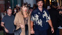 NEW YORK, NEW YORK - OCTOBER 11: Taylor Swift (L) and Travis Kelce are seen in SoHo on October 11, 2024 in New York City. (Photo by TheStewartofNY/GC Images)