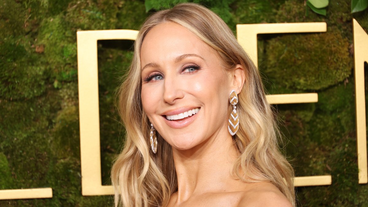 2025 Golden Globes NSFW reason Nikki Glaser is avoiding Glen Powell