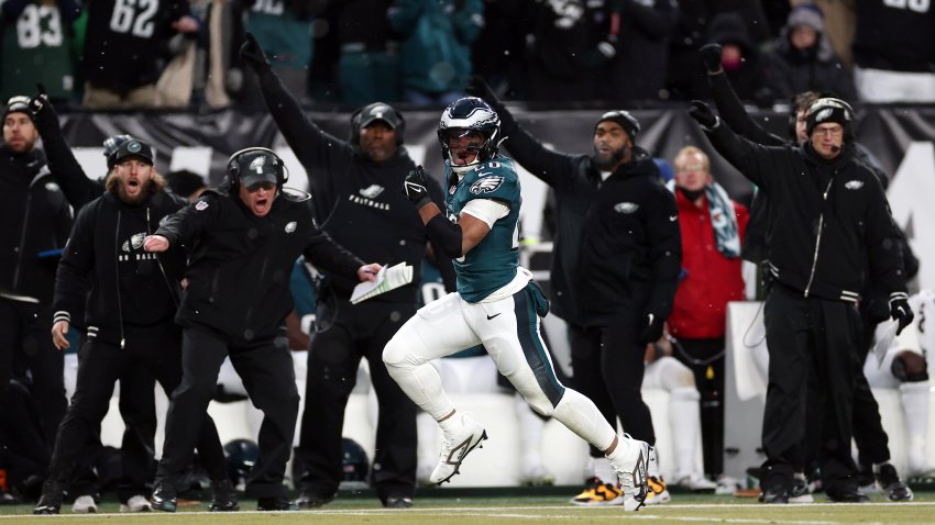 PHILADELPHIA, PENNSYLVANIA – JANUARY 19: Saquon Barkley #26 of the Philadelphia Eagles runs the ball in for a touchdown during the NFC Divisional Playoff game against the Los Angeles Rams at Lincoln Financial Field on January 19, 2025 in Philadelphia, Pennsylvania. (Photo by Sarah Stier/Getty Images)