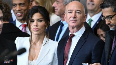 Jeff Bezos' fiancée Lauren Sánchez reacts to inauguration outfit haters