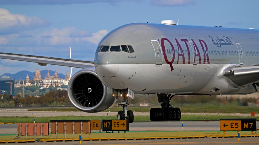 A Boeing 777-3DZ(ER) from Qatar Airways